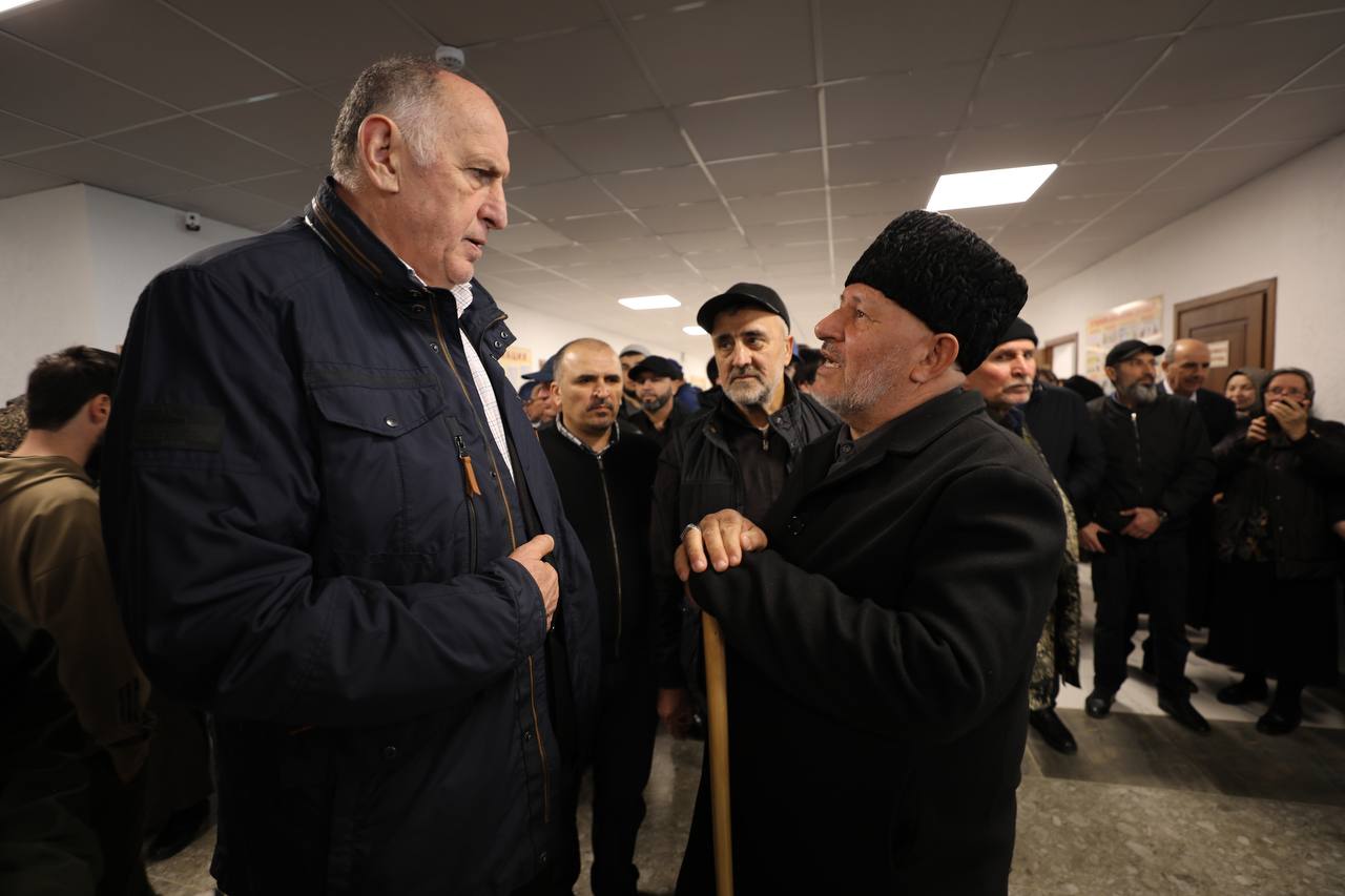 Абдулмуслим Абдулмуслимов осмотрел пострадавшие от паводка территории населенных пунктов в Хасавюртовском районе