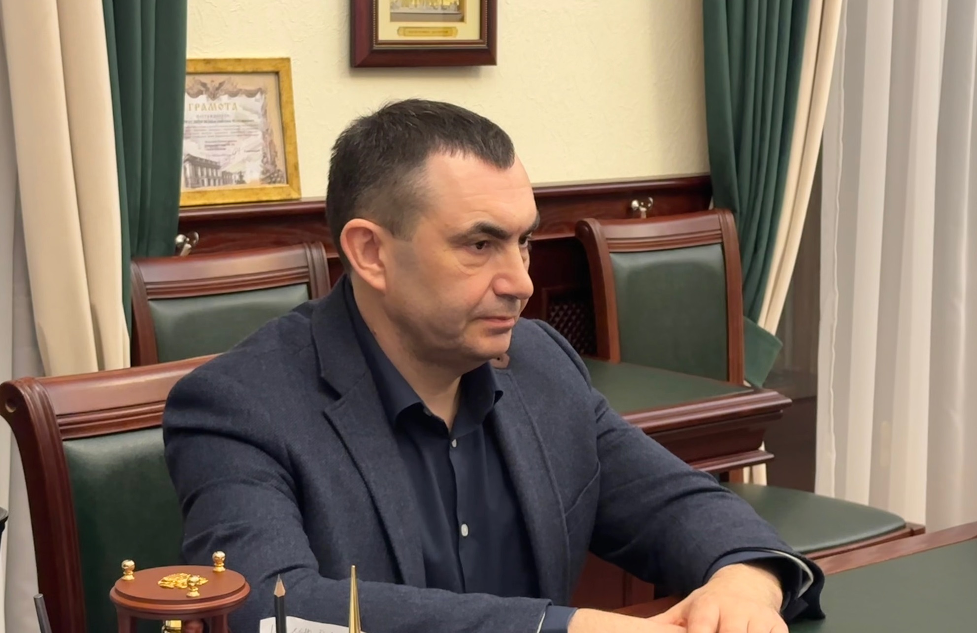 Абдулмуслим Абдулмуслимов встретился с замминистра сельского хозяйства России Романом Некрасовым