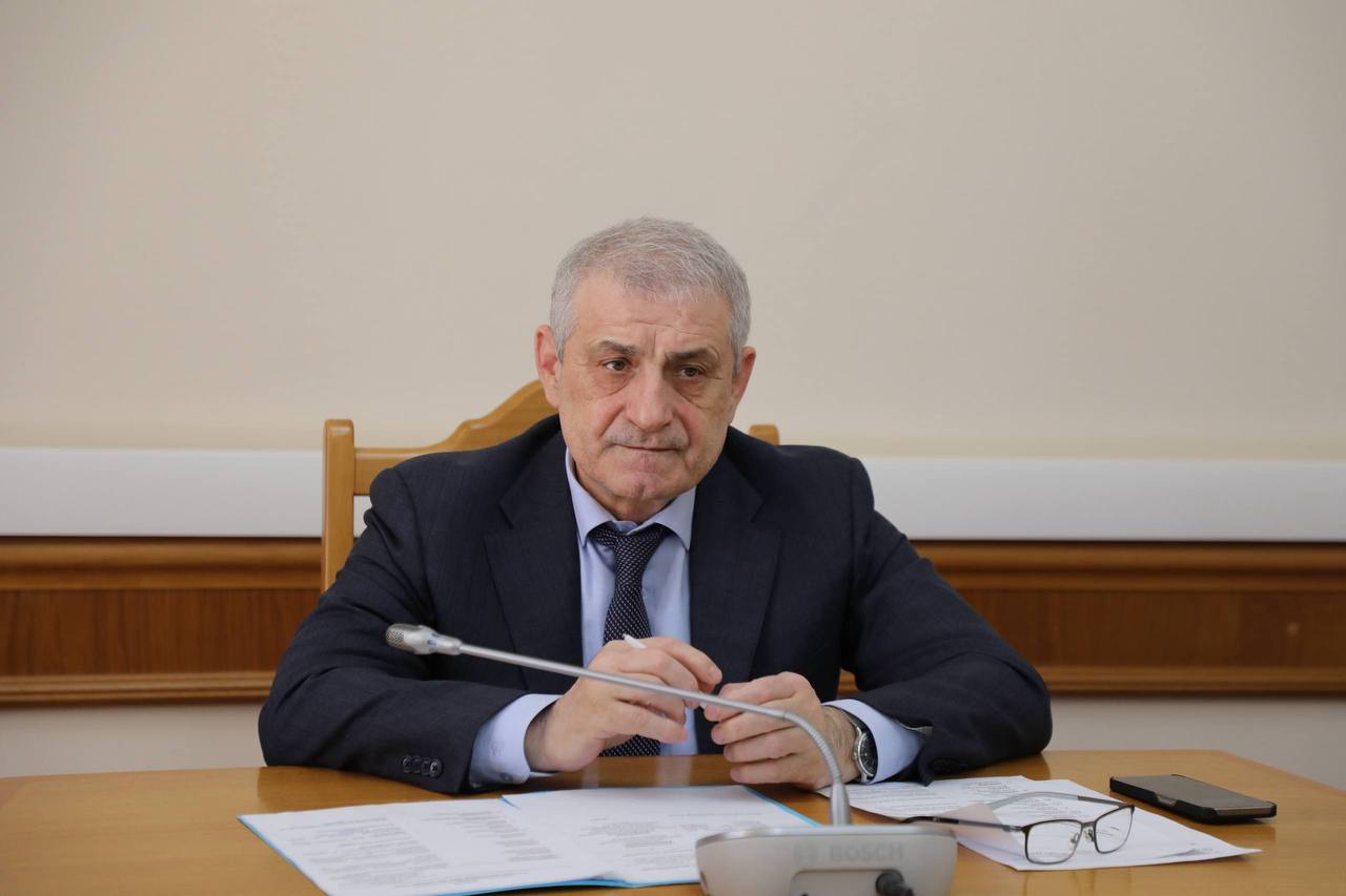 Правительство Дагестана принимает оперативные меры по удерживанию цены на поставку пластиковой тары для предприятий, занимающихся розливом питьевой воды