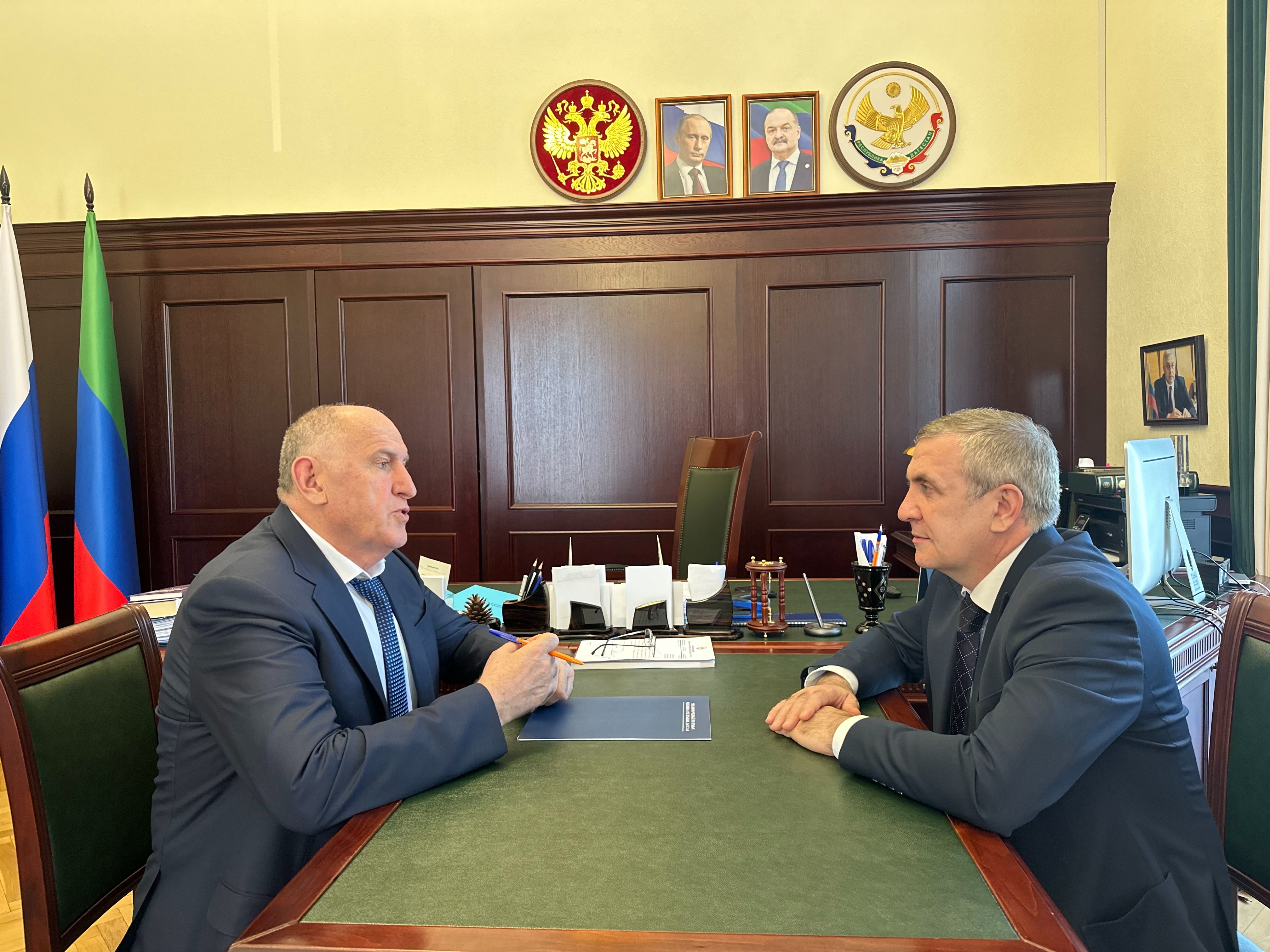 Абдулмуслим Абдулмуслимов встретился с Уполномоченным по правам человека в Республике Дагестан Запиром Алхасовым