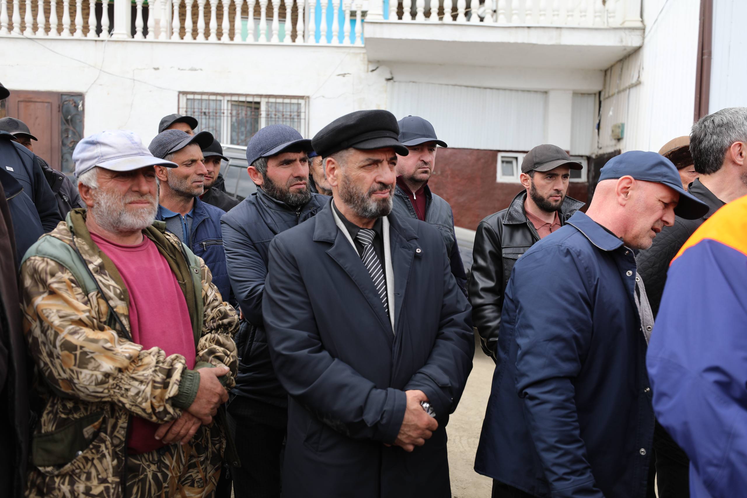 Жители пережившего оползень села Саниорта вместе с властями обсудили перспективы переселения местного населения