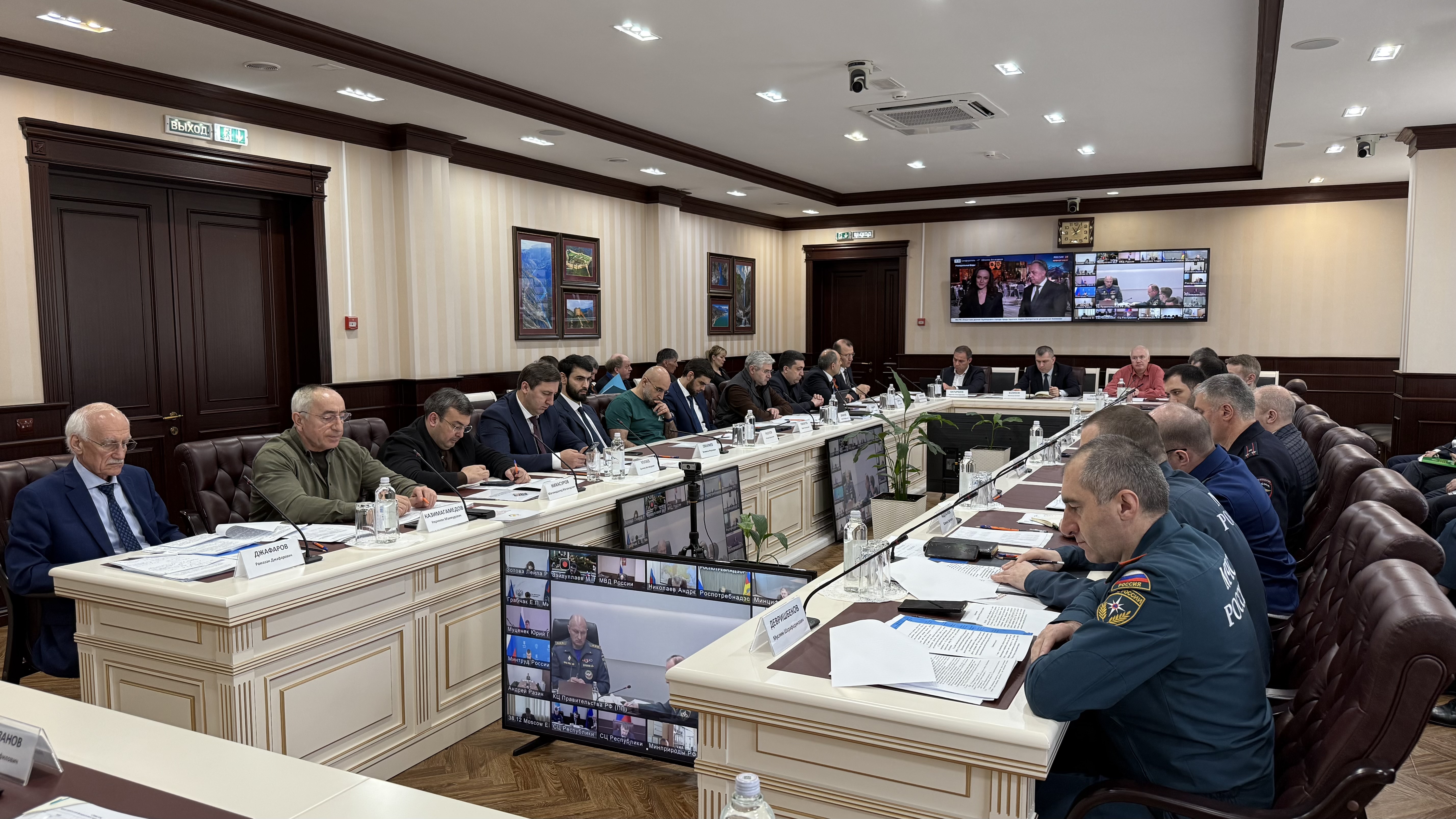 Глава МЧС России провел заседание правкомиссии по ликвидации последствий паводков в Дагестане