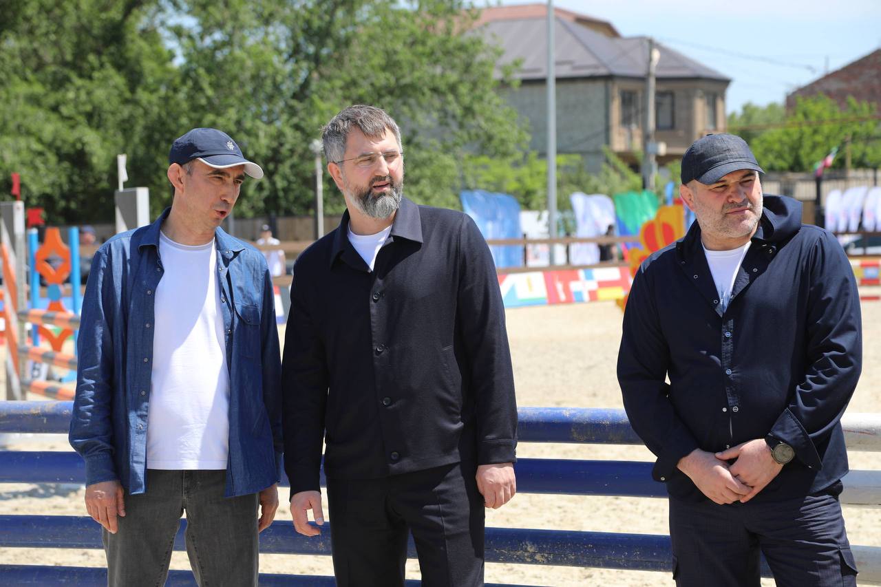 Магомед Рамазанов дал старт турниру по конному спорту в Махачкале