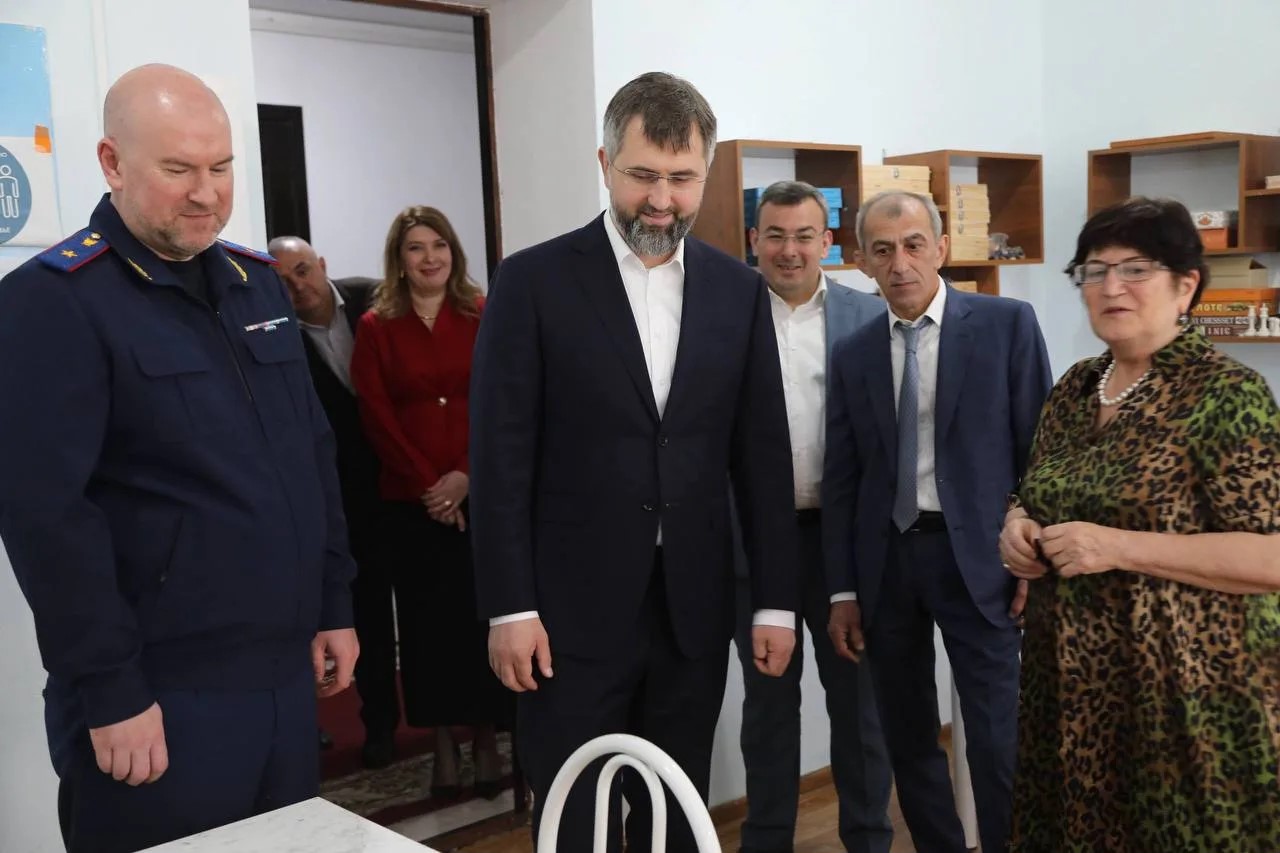 Магомед Рамазанов поздравил воспитанников детского дома Избербаша с Днём защиты детей