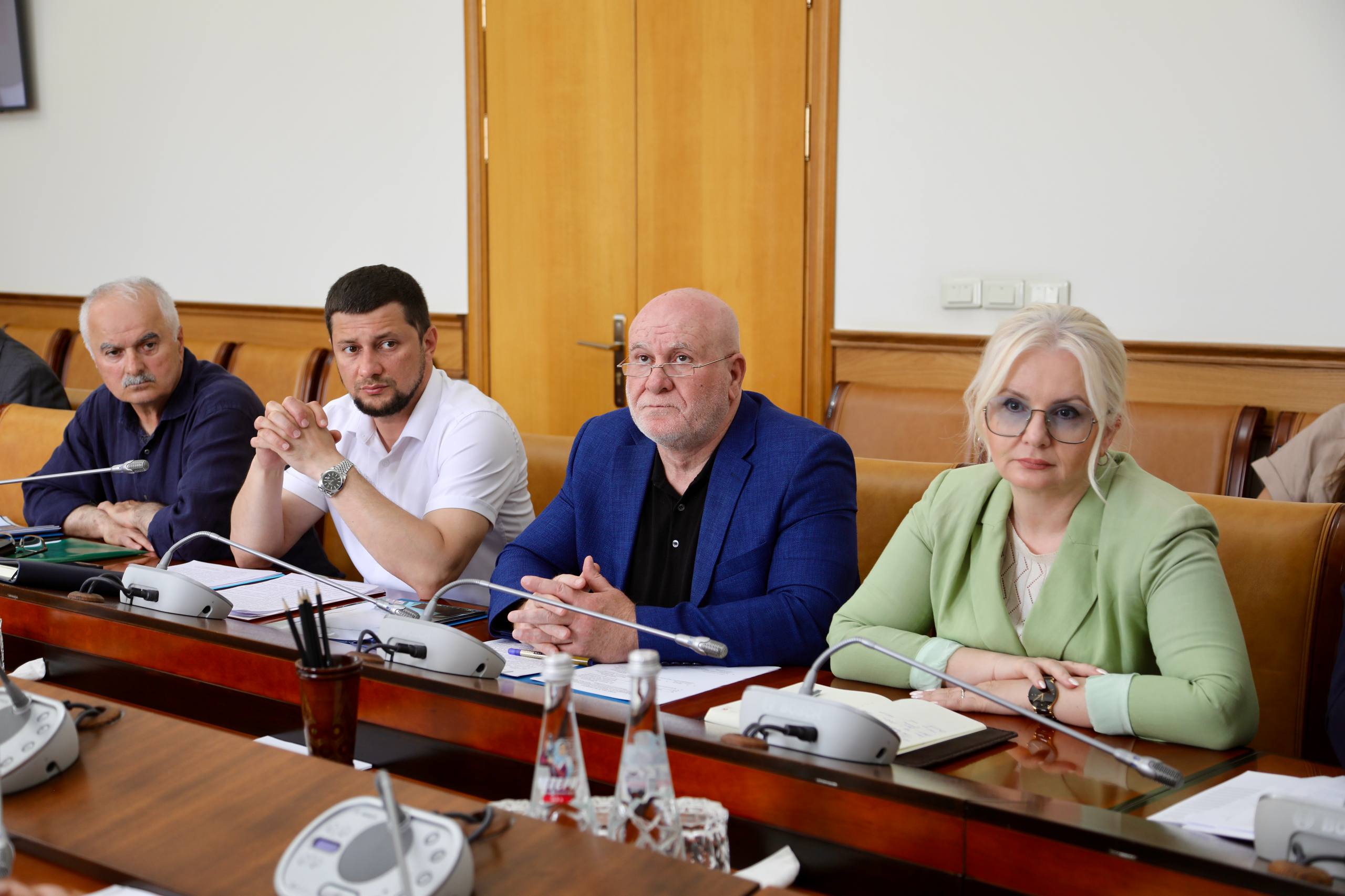 Магомед Рамазанов поручил подготовить предложения по завершению строительства школы в селе Бильбиль-Казмаляр