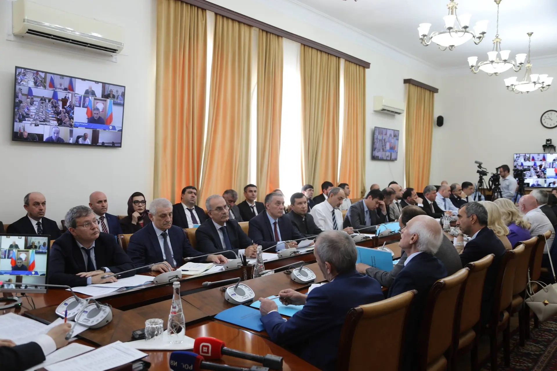 Готовность новой подъездной автодороги к Махачкалинскому морскому торговому порту достигла 33,4%
