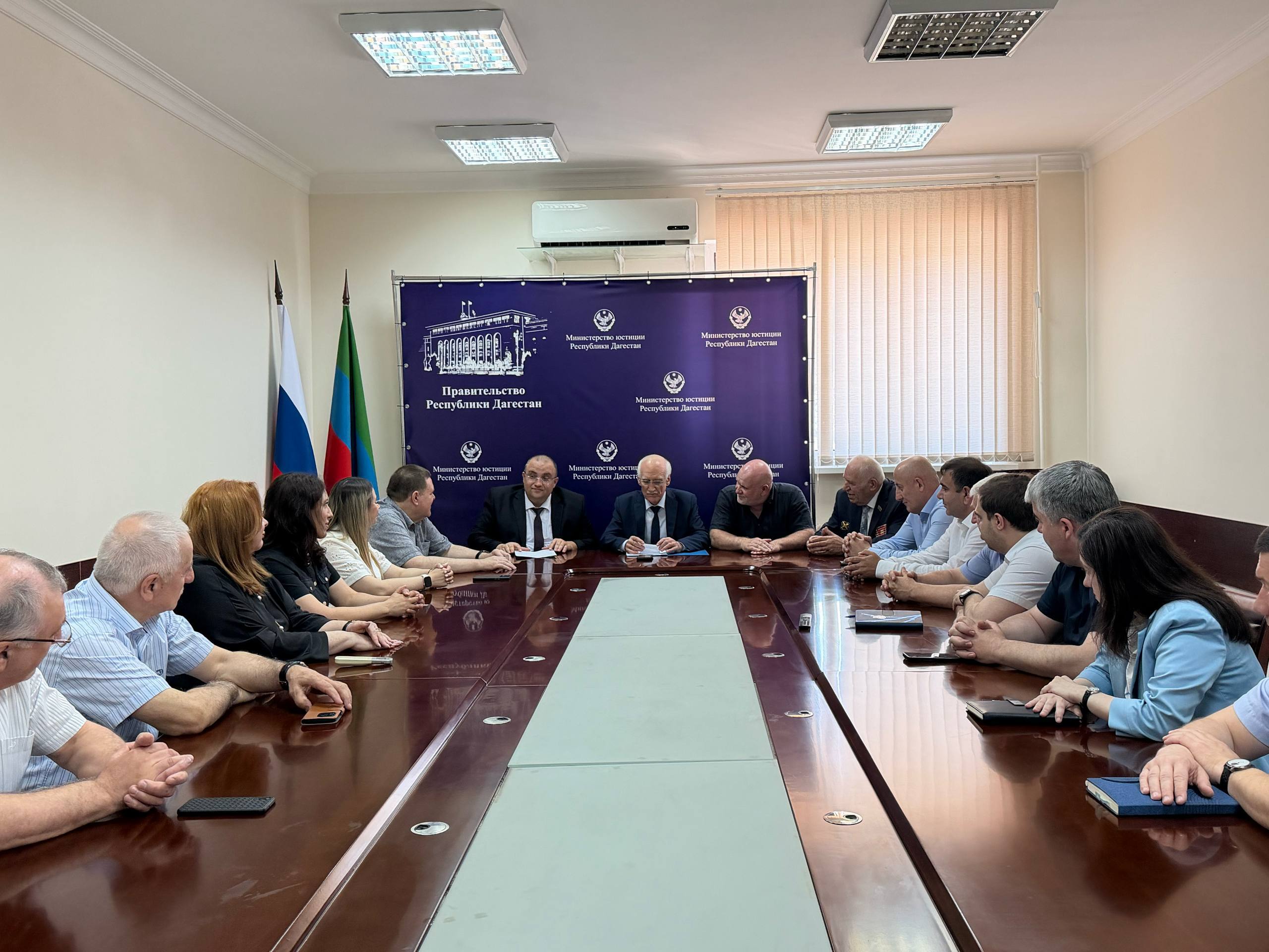Коллективу Минюста Дагестана представили нового руководителя