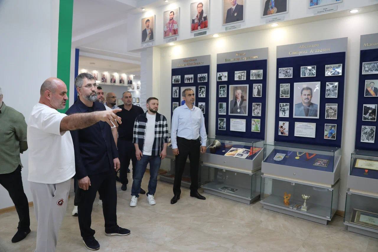 Магомед Рамазанов посетил музей спортивной славы Дагестана