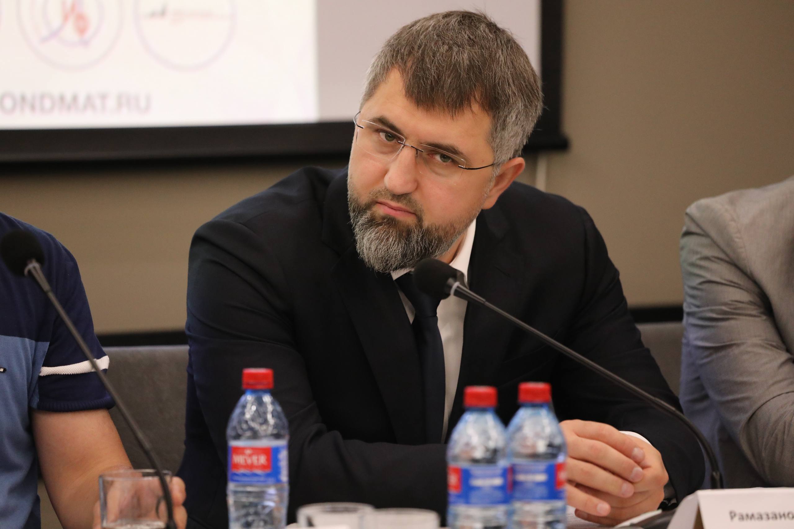 Магомед Рамазанов дал старт научной школе «Перспективные квантовые материалы» в Каспийске