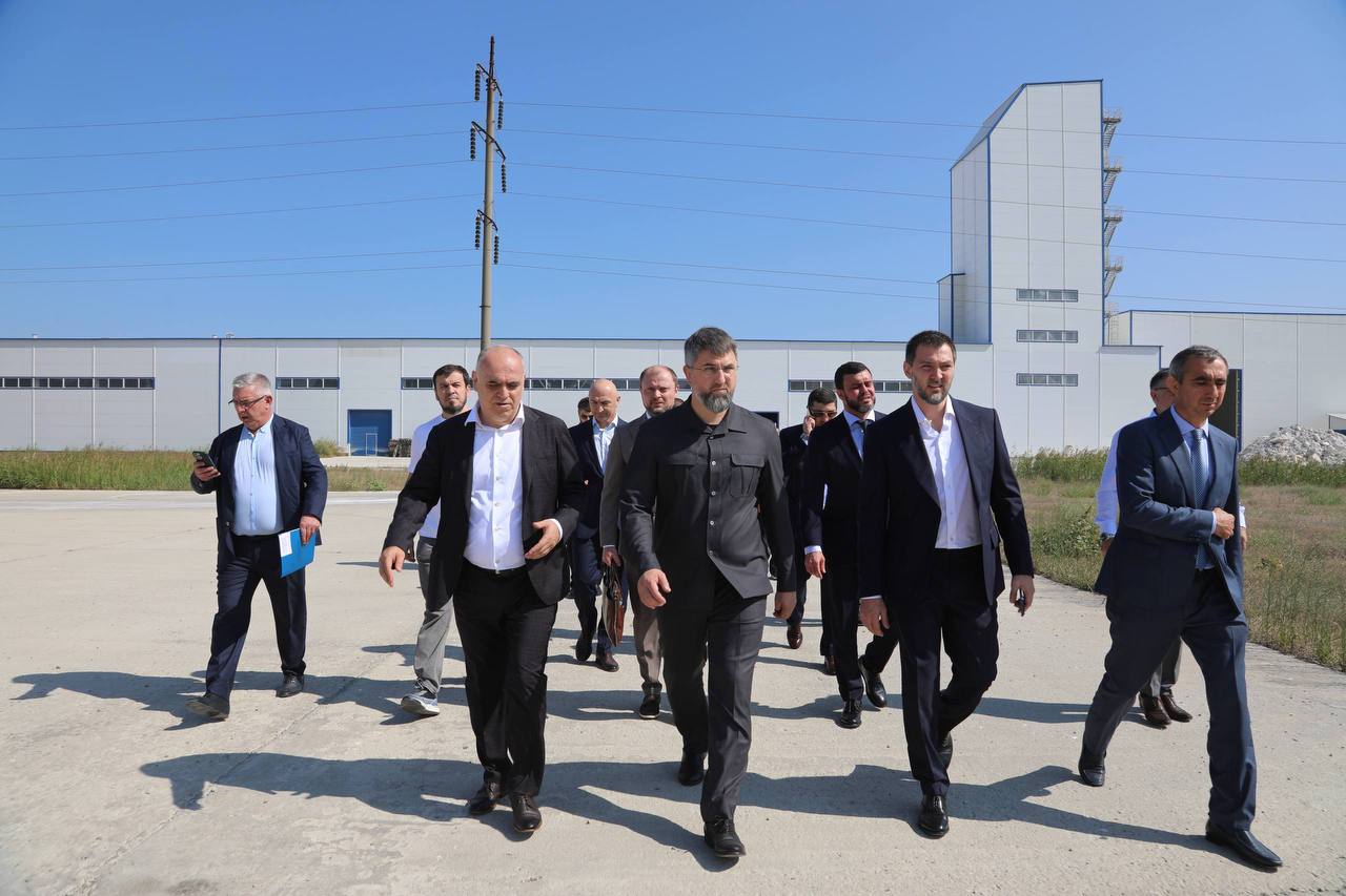 Магомед Рамазанов открыл новый комплекс заводов по производству строительных материалов ООО «Ровна» в Каспийске