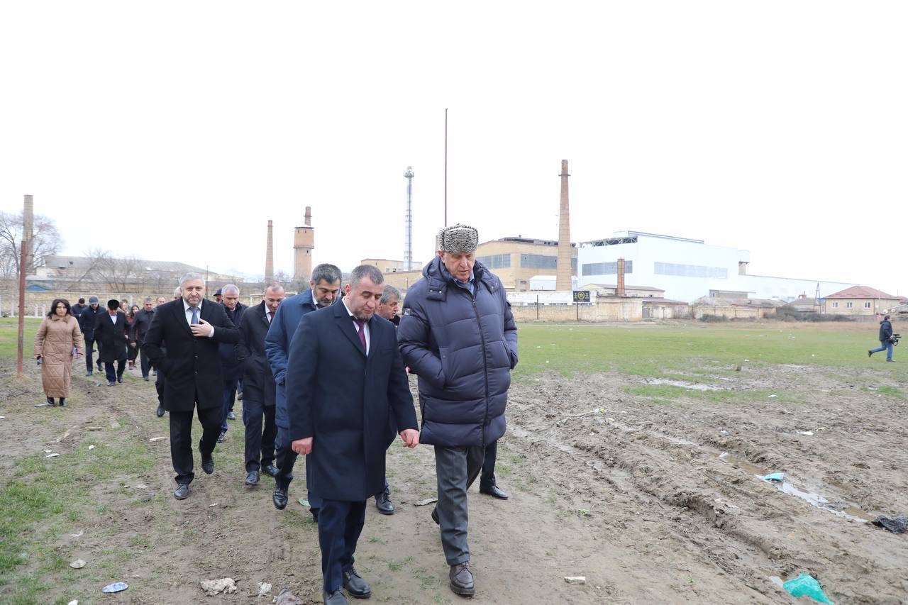 Правительство Дагестана поможет в благоустройстве стадиона «Труд» в Дагестанских Огнях