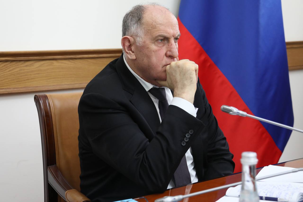 Абдулмуслим Абдулмуслимов поручил создать в Дагестане единую систему управления службой родовспоможения
