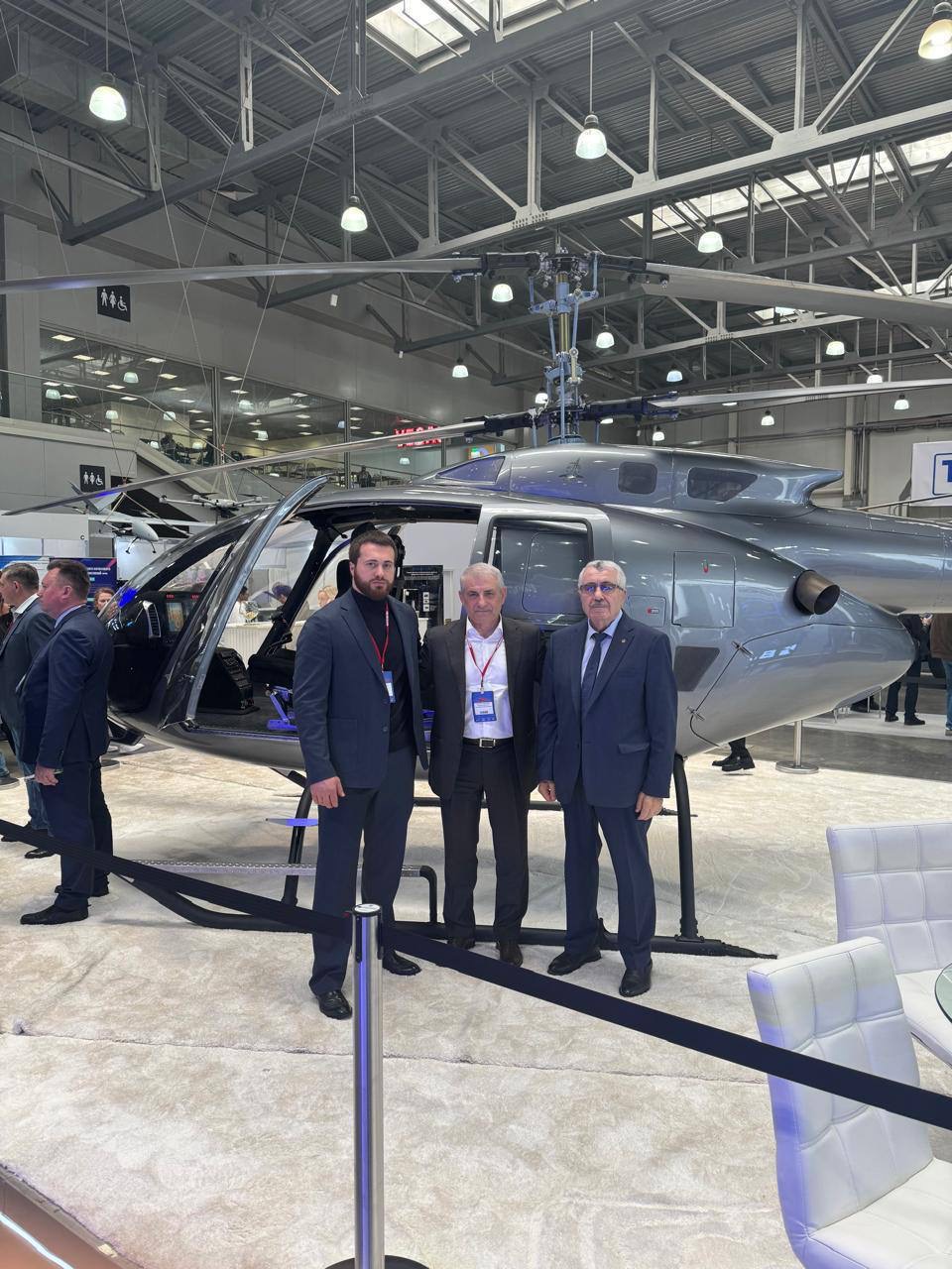 Ризван Газимагомедов посетил выставку вертолетной индустрии и беспилотных авиационных систем HeliRussia 2025