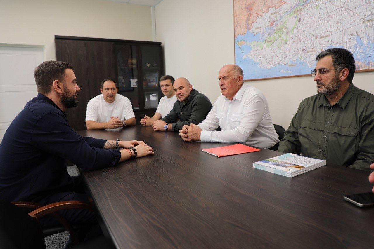 Дагестан передал Херсонской области более 55 тонн керамогранитной плитки для восстановления социальной инфраструктуры