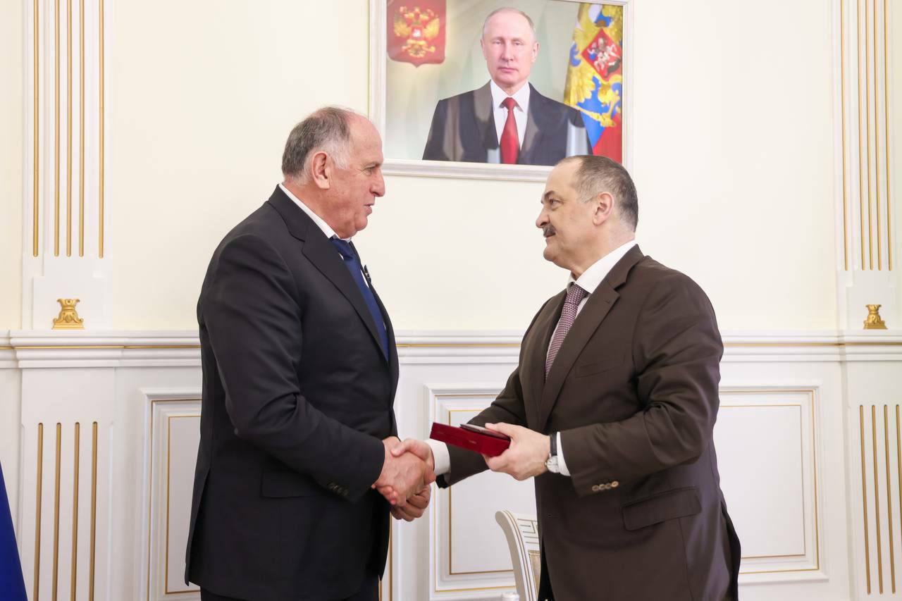 Абдулмуслим Абдулмуслимов поздравил Сергея Меликова с юбилеем