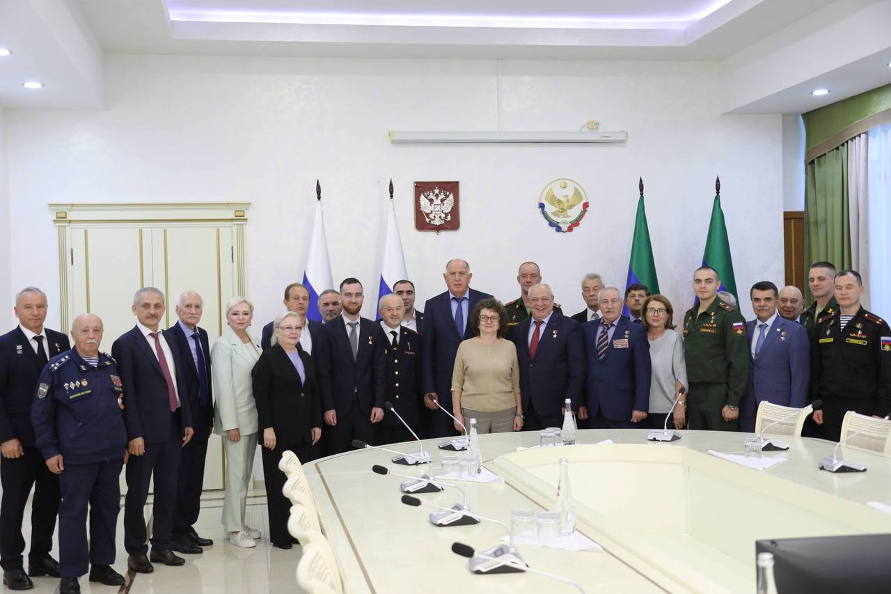 Абдулмуслим Абдулмуслимов встретился с Героями РФ - участниками акции «Вахта Героев Отечества»