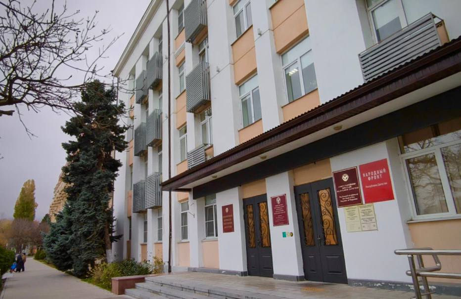 Абдулмуслим Абдулмуслимов поздравил коллектив Миннаца Дагестана с 35-летием со дня основания ведомства