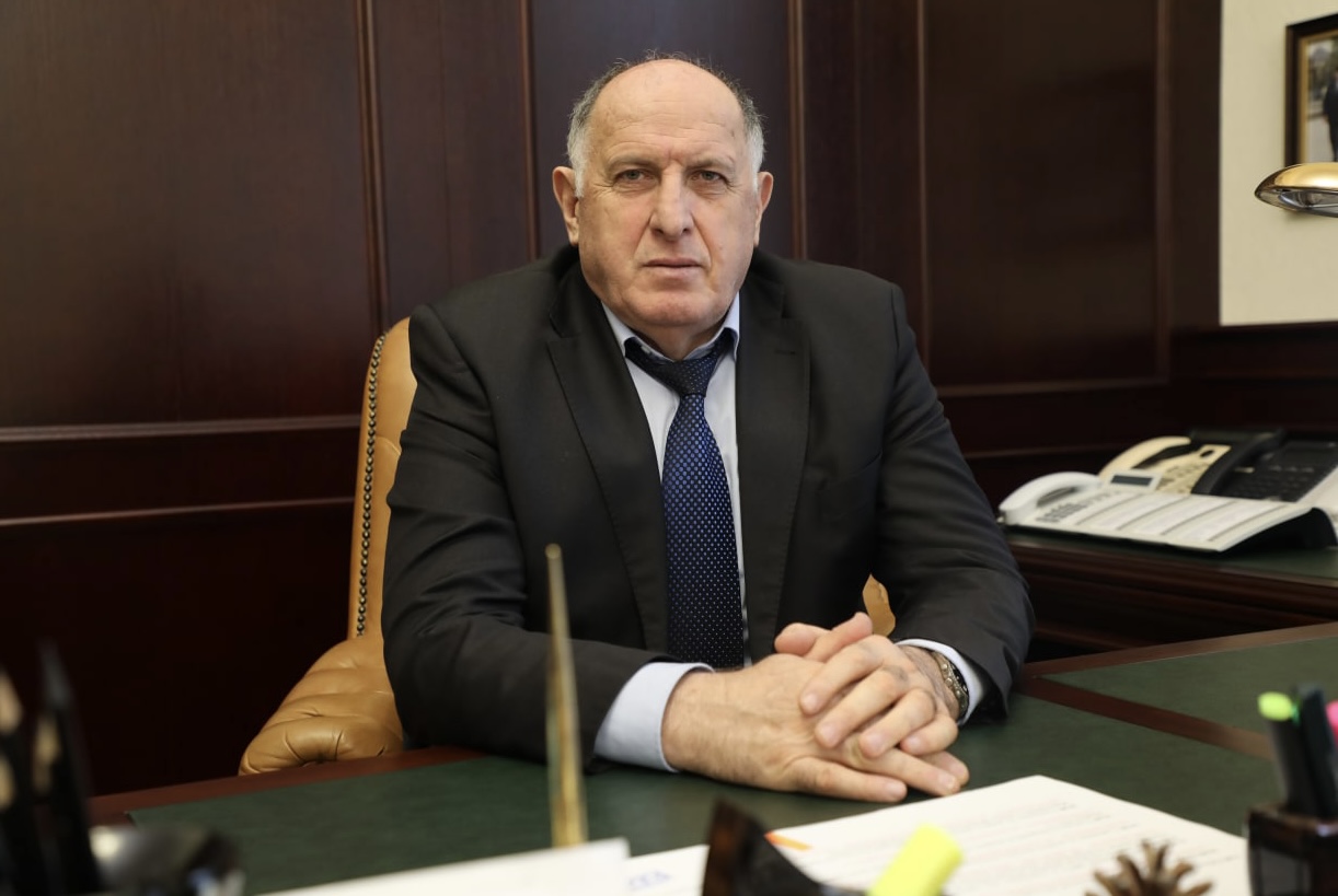Абдулмуслим Абдулмуслимов поздравил дагестанских женщин с Международным женским днём