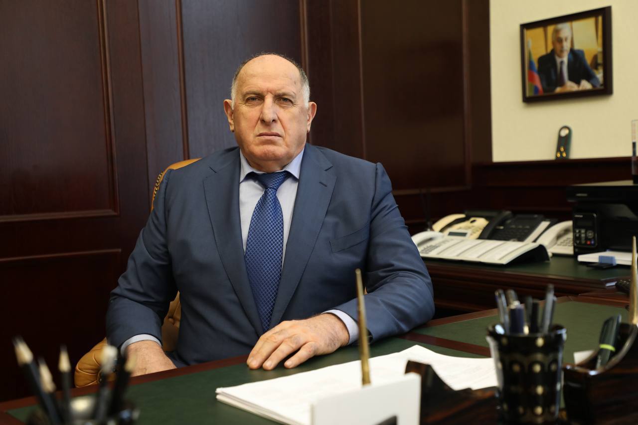 Абдулмуслим Абдулмуслимов поздравил сотрудников Росгвардии с Днем войск национальной гвардии России