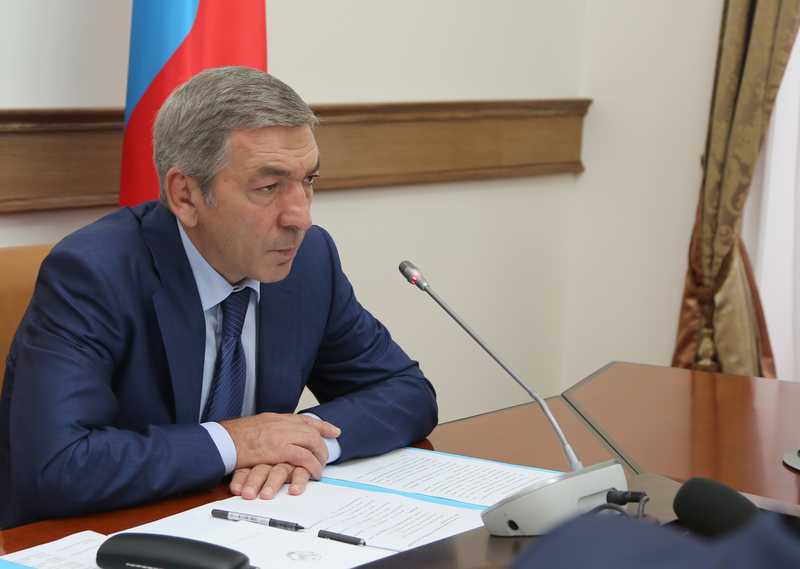 В Правительстве РД обсуждены меры по обеспечению своевременного ввода в эксплуатацию новых школ