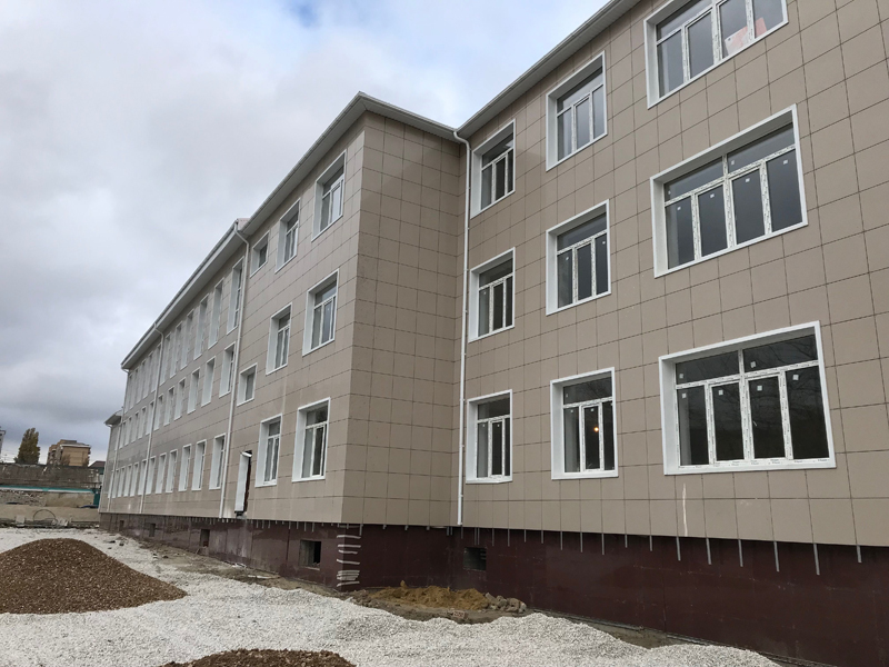 Рамазан Алиев проинспектировал строительство дополнительного корпуса школы № 10 в Махачкале