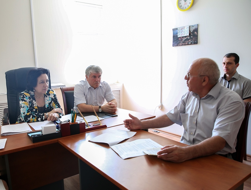Уммупазиль Омарова провела личный прием  граждан в городе Дагестанские Огни