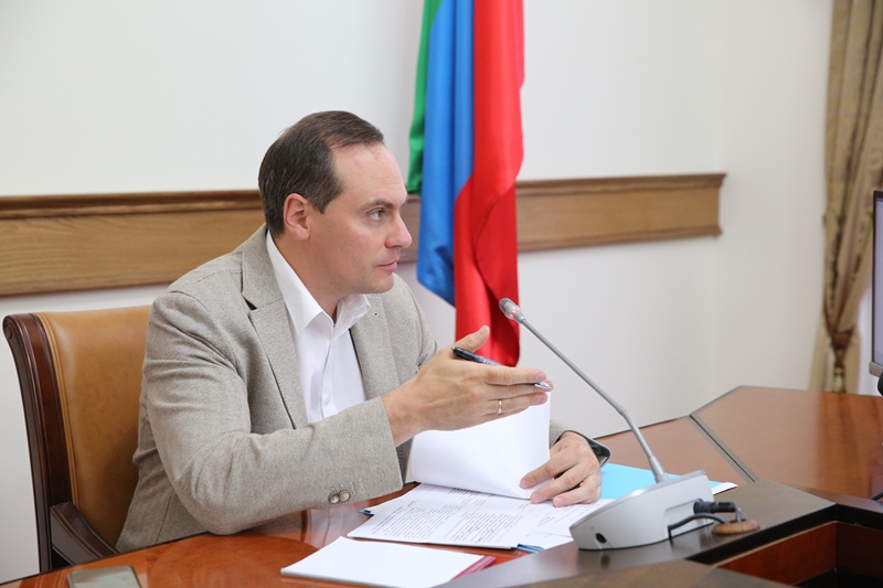 Вопросы по завершению мероприятий программы по переселению граждан из аварийного жилищного фонда обсудили в Правительстве РД