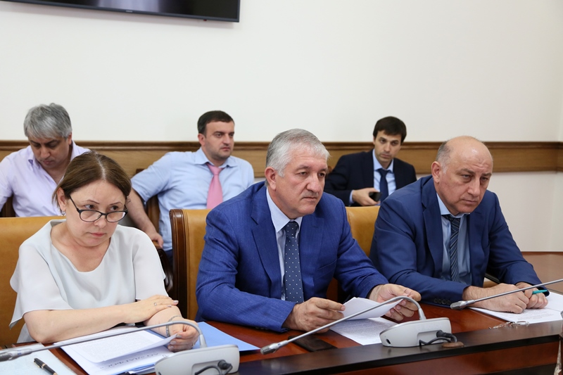 Вопросы функционирования Дагфос и Кикунинского консервного завода обсуждены в Правительстве РД