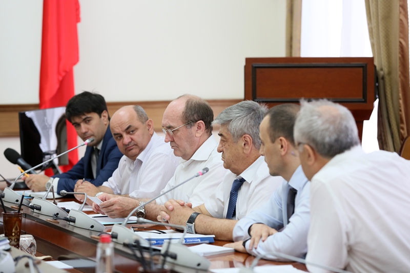 Вопросы функционирования Дагфос и Кикунинского консервного завода обсуждены в Правительстве РД