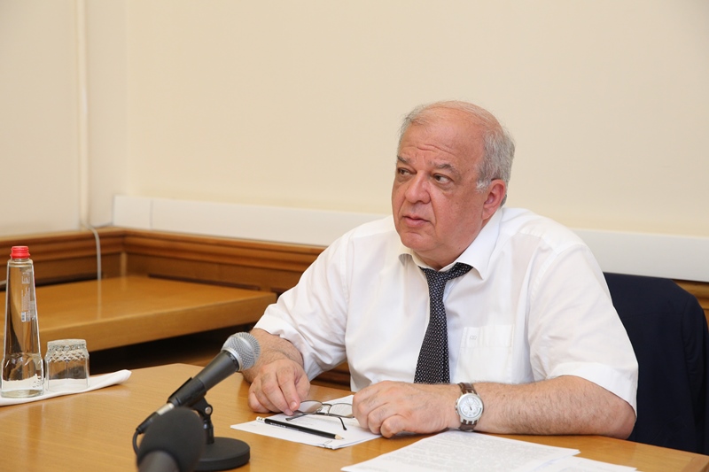 Эпидемическую ситуацию по кори и менингококковой инфекции обсудили в Правительстве РД