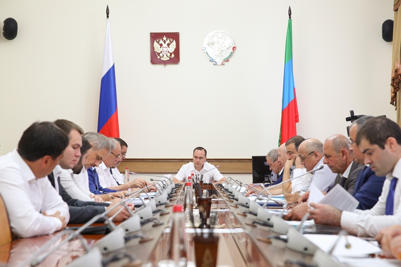 Председатель Правительства РД поручил качественно и в срок завершить мероприятия в рамках программы по переселению граждан из аварийного жилищного фонда