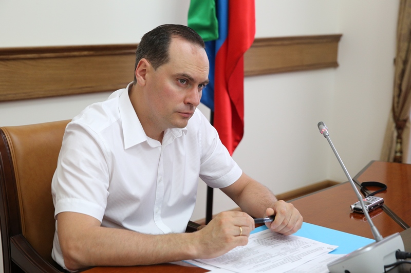 Председатель Правительства РД поручил качественно и в срок завершить мероприятия в рамках программы по переселению граждан из аварийного жилищного фонда