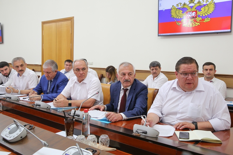 Председатель Правительства РД поручил качественно и в срок завершить мероприятия в рамках программы по переселению граждан из аварийного жилищного фонда