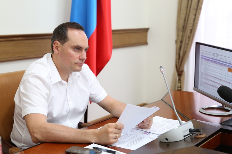 Под руководством Артёма Здунова обсуждены вопросы реализации госпрограмм на территории Дагестана