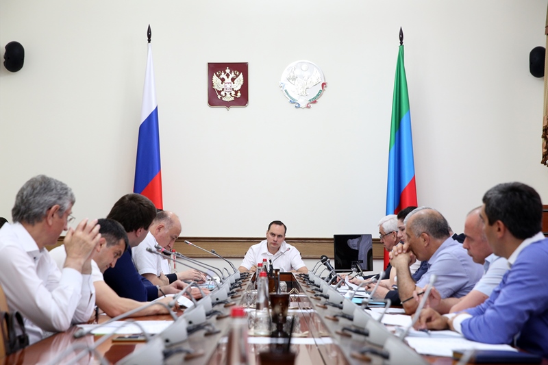 Под руководством Артёма Здунова обсуждены вопросы реализации госпрограмм на территории Дагестана