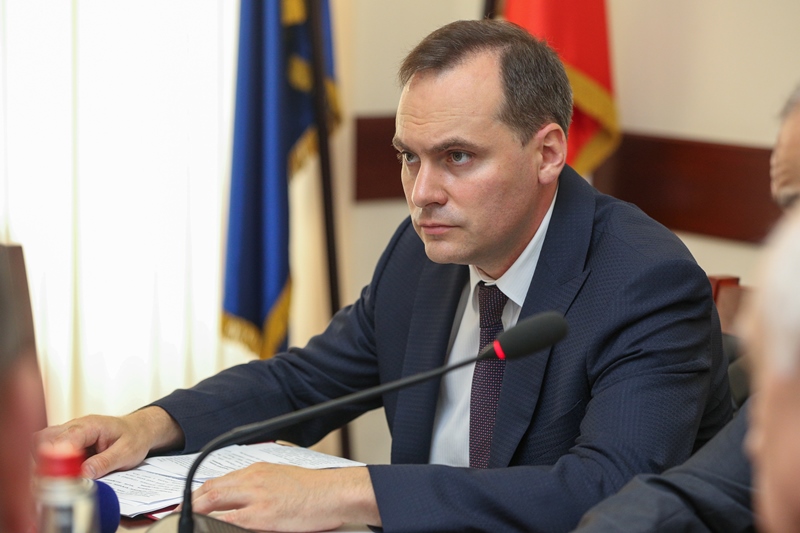 Артём Здунов вручил вдовам и матерям сотрудников органов внутренних дел денежные средства на приобретение жилья