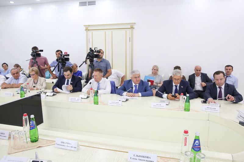 Под руководством Артёма Здунова и Дмитрия Морозова в Дагестане обсуждена тема охраны здоровья детей
