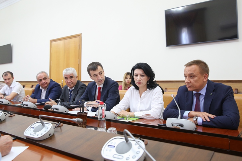В Правительстве Дагестана обсудили реализацию в регионе социального проекта «Забота»