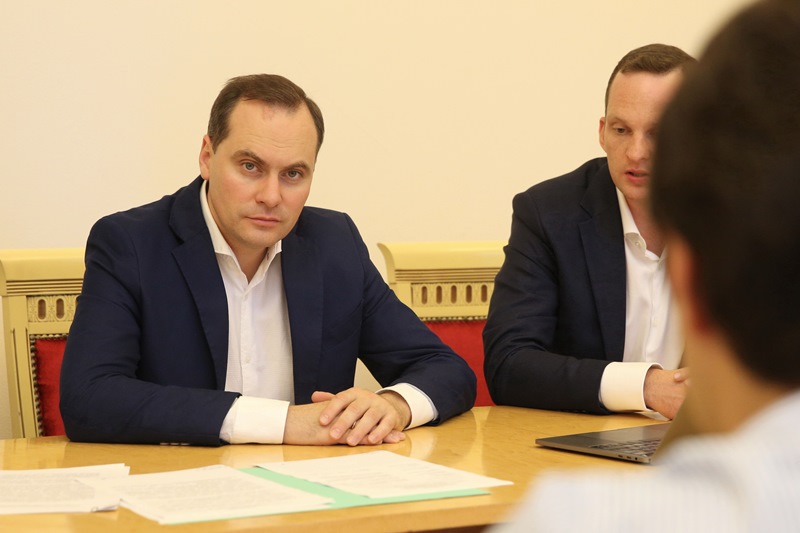 Вопрос повышения качества услуг и доступности общественного транспорта обсудили в Правительстве РД