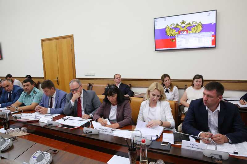 В Махачкале прошло совещание с участием Министра строительства и ЖКХ России