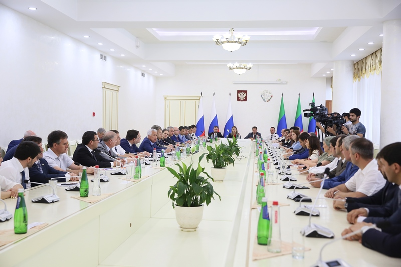 Врио Главы Дагестана встретился с победителями конкурса управленцев «Мой Дагестан»