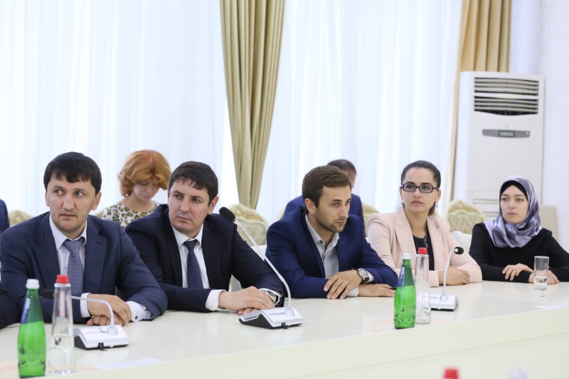 Врио Главы Дагестана встретился с победителями конкурса управленцев «Мой Дагестан»