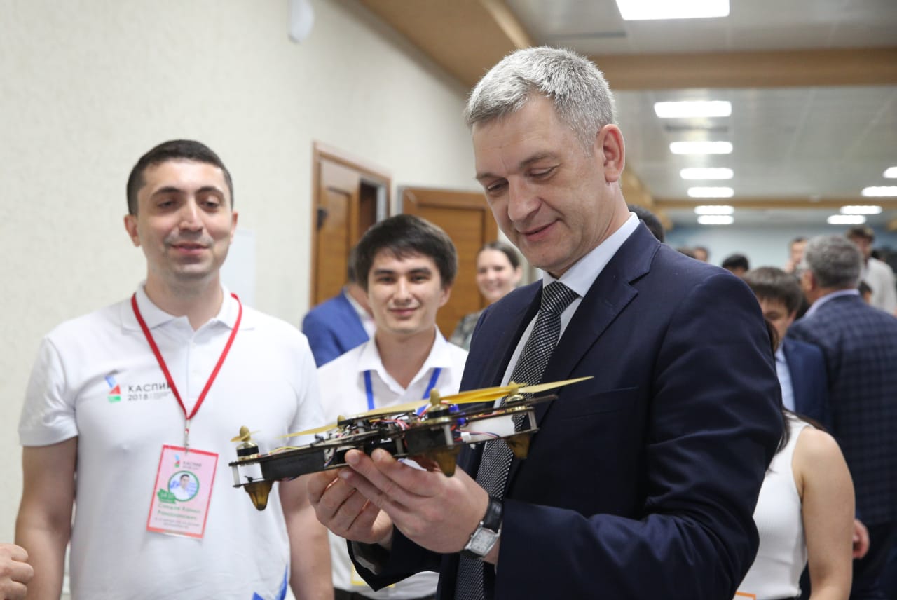 Владимир Иванов посетил Международный форум «Каспий – 2018» и VI Российский интернет-форум «Кавказ»