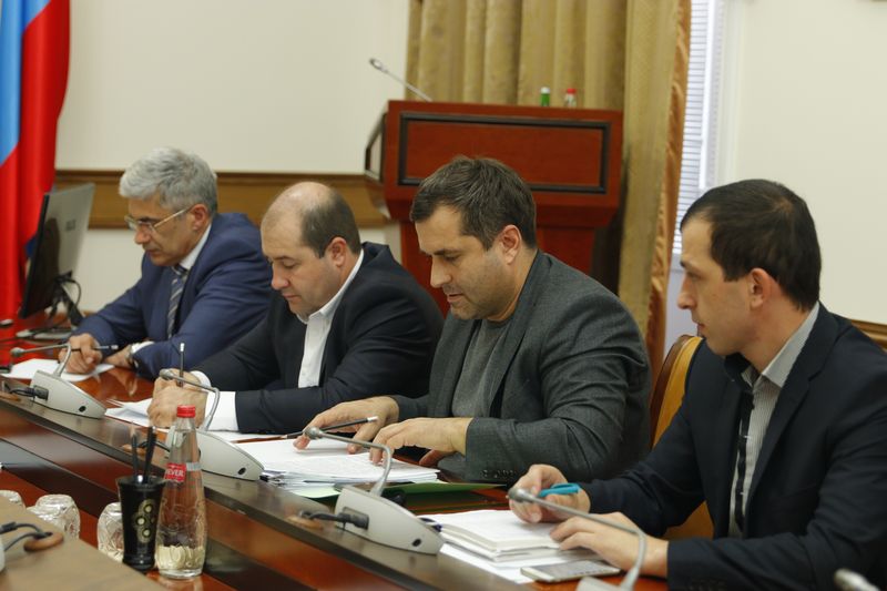 Уммупазиль Омарова: «Реализация проекта «100 школ» должна быть качественной и прозрачной»