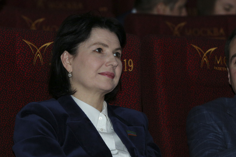 Артём Здунов вручил правительственные награды участникам форума МФЦ