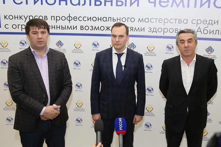 Артём Здунов наградил победителей и призеров регионального чемпионата «Абилимпикс»