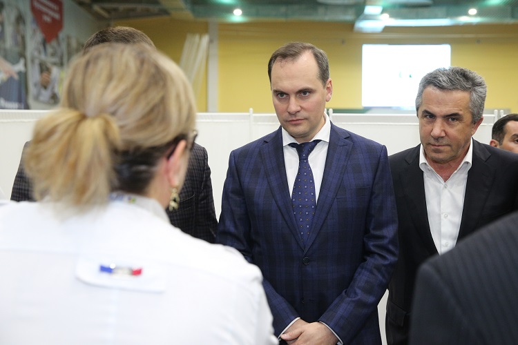 Артём Здунов наградил победителей и призеров регионального чемпионата «Абилимпикс»