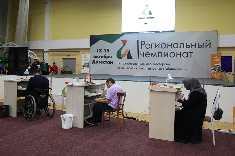 Артём Здунов наградил победителей и призеров регионального чемпионата «Абилимпикс»