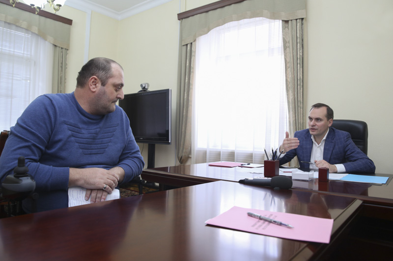 Артём Здунов встретился с активистом для обсуждения проблем дагестанцев с ограниченными возможностями