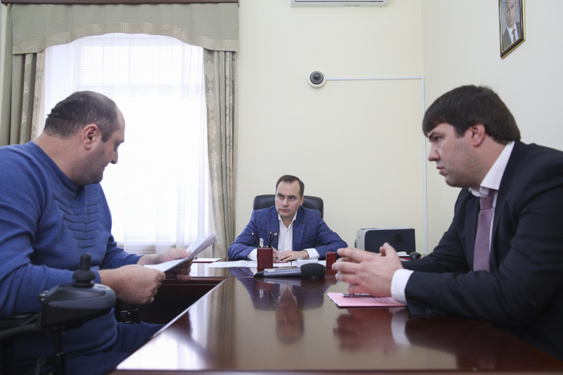 Артём Здунов встретился с активистом для обсуждения проблем дагестанцев с ограниченными возможностями
